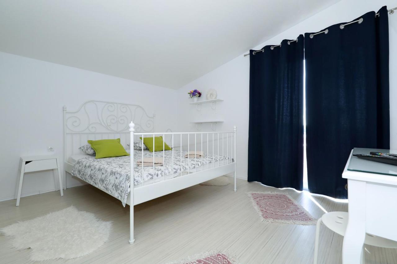 Apartment With Private Pool Sukošan Extérieur photo